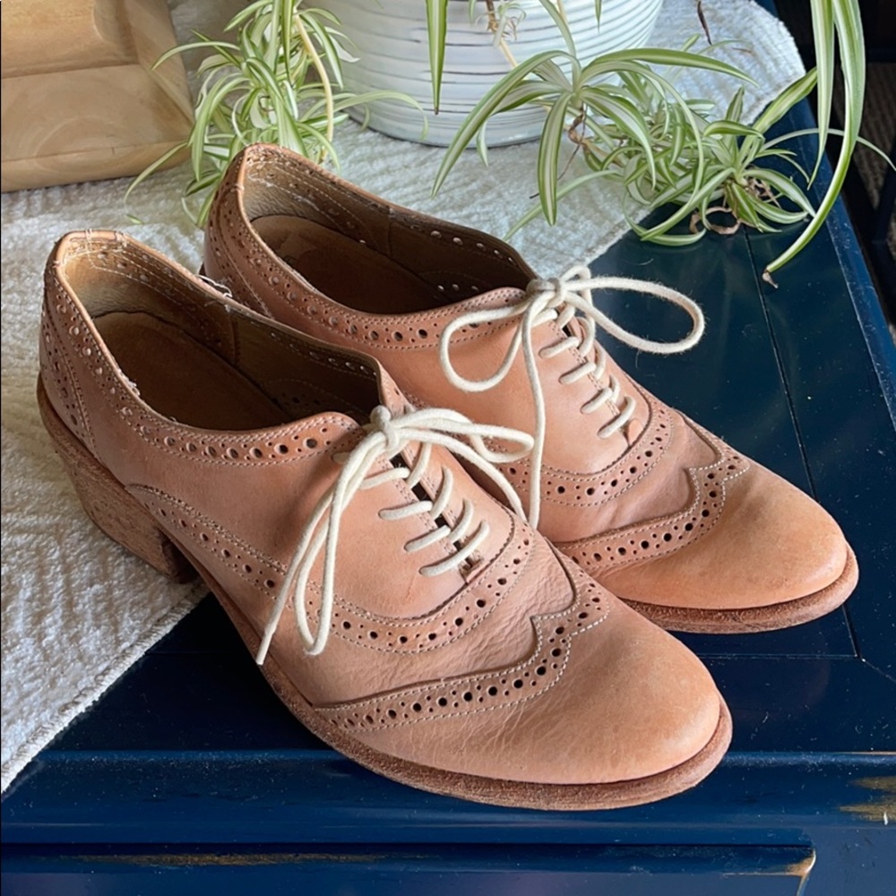 Frye Maggie Perf Wingtip Oxford Boots Size 8.5